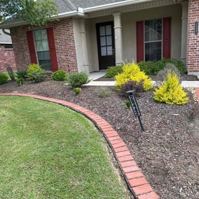 Flower Bed Weeding by Frederickson Lawn Management reviewed on August 18, 2025