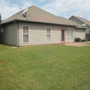 gardening service by Suffer Correct Seasonal Care reviewed on August 18, 2025