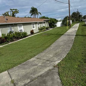 yard maintenance by Turner Lawn Care and Landscaping, LLC reviewed on August 21, 2025