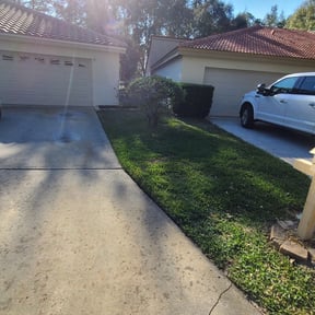 Leaf Removal by Lake house lawn and landscaping reviewed on September 13, 2025