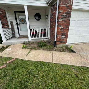 Flower Bed Weeding by R Nest, LLC reviewed on May 22, 2026