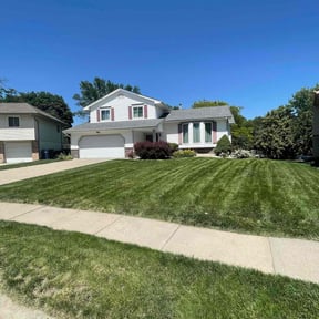 yard maintenance by Luxury Lawn Care reviewed on January 31, 2026