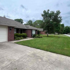 landscape maintenance by Evergreen Maven Lawn Care reviewed on November 21, 2025