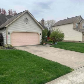 landscape maintenance by Straightlines LLC reviewed on December 17, 2025