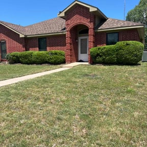 Bush Trimming by Hampton's Landscaping LLC reviewed on August 21, 2025