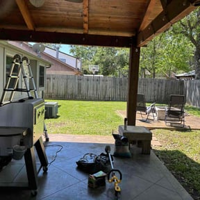 lawn service by Harold Guzman's Landscaping reviewed on November 9, 2017
