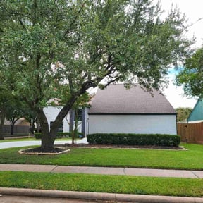 residential landscaping by Frazier Lawn Care reviewed on December 19, 2025