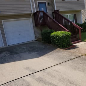 Bush Trimming by Alfaro’s Lawncare reviewed on August 21, 2025