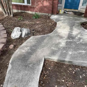 Leaf Removal by Gator Cutz Lawn Care,  LLC reviewed on September 23, 2025