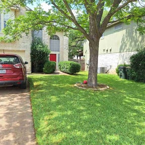 yard maintenance by Yanez Brothers Landscaping reviewed on August 17, 2025