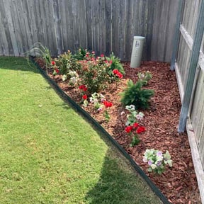 Flower Bed Weeding by Seans Lawncare reviewed on August 28, 2026