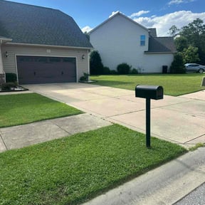 landscape maintenance by Lawn legends reviewed on August 17, 2025