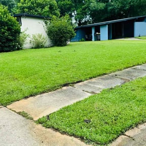 gardening service by Flores Lawn Care Co. reviewed on August 19, 2025