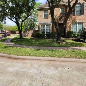 yard work by Sun city lawn care reviewed on August 19, 2025