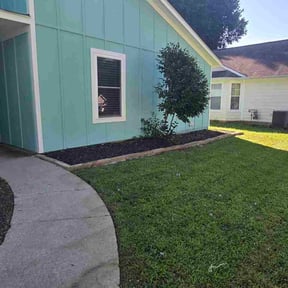 Flower Bed Weeding by Ismael reviewed on July 19, 2026