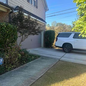 Bush Trimming by Complete Lawn Care reviewed on August 16, 2025