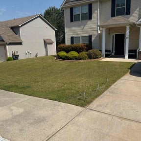 lawn maintenance by Winters' End Landscaping reviewed on February 21, 2024