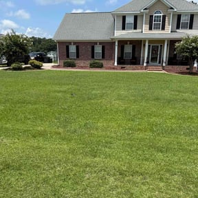 grass maintenance by Gary Evans Lawn and Tree Service reviewed on August 15, 2025