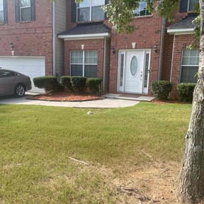 grass cutting by Los Hombre Landscaping reviewed on July 18, 2025