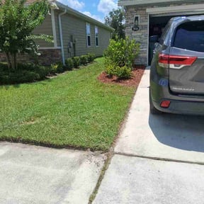 Flower Bed Weeding by Sánchez lawn care reviewed on July 7, 2026