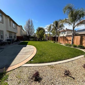 landscape maintenance by Lawn Maintenance reviewed on November 18, 2025