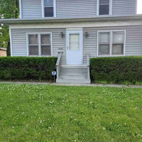 Bush Trimming by Finley's Lawn Cuts reviewed on August 21, 2025