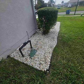 Flower Bed Weeding by George Islas reviewed on October 18, 2025