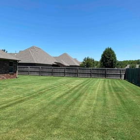 yard service by Oak Lawn Kare reviewed on November 26, 2025