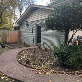 Bush Trimming by D&#039;s Lawn Care reviewed on November 27, 2025