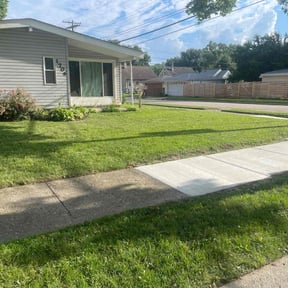 grass maintenance by Coastal Lawnworx LLC reviewed on August 15, 2025