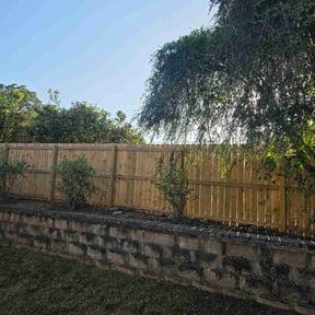 Flower Bed Weeding by Martínez landscaping reviewed on April 21, 2026