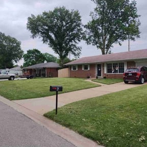yard work by R&M lawncare reviewed on August 18, 2025