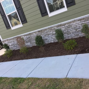 Flower Bed Weeding by ER Quick Lawn reviewed on August 15, 2025