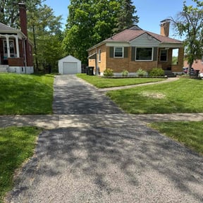 yard service by Glendale Flowers Lawn Care reviewed on August 18, 2025
