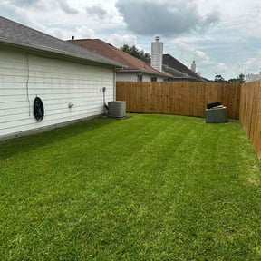gardening service by Royal Scenery LLC reviewed on August 15, 2025