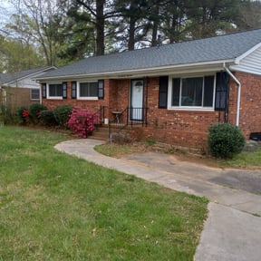 Bush Trimming by USA Lawncare Inc reviewed on August 17, 2025