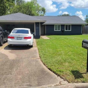 yard service by Lawnsbylex reviewed on August 18, 2025