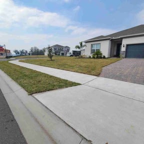 lawn maintenance by Simon Diamond reviewed on May 27, 2023