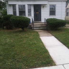 Bush Trimming by R&B Lawncare reviewed on August 21, 2025
