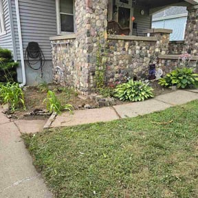 Flower Bed Weeding by One man And A lawnmower lawn service reviewed on July 28, 2026