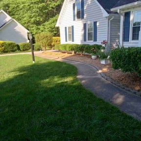 landscaping by Mmr  grass cutters reviewed on August 15, 2025