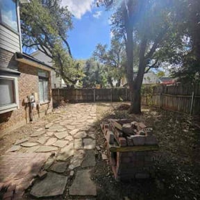 Leaf Removal by Efrain Marrero reviewed on August 15, 2025
