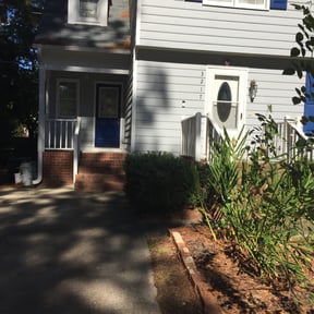 Bush Trimming by Chris Slone Lawn Love reviewed on August 19, 2025