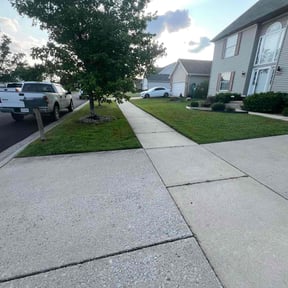 yard maintenance by Lawn Mowing Sccott reviewed on August 17, 2025