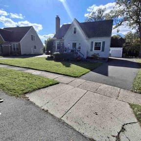 grass cutting by GT Custom Renovations LLC reviewed on September 13, 2023