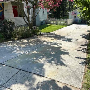 yard care by JAS Lawn and Hauling Services reviewed on August 17, 2025