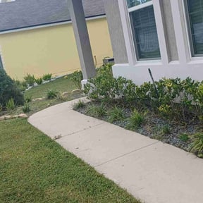 Bush Trimming by Extra Green lawn care reviewed on August 17, 2025