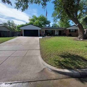 grass maintenance by Davis Lawn Care Services LLC reviewed on August 20, 2025