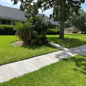 yard maintenance by Hardy's Way Trucking llc reviewed on August 18, 2025