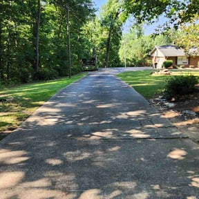 yard care by Rebecca and Mike Lawn Services and Care reviewed on August 15, 2025
